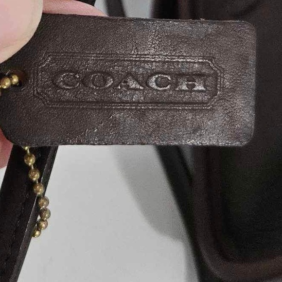 Coach Legacy bucket Gold Leather Shoulder bag ,top flap turnluck Closure - Picture 7 of 9